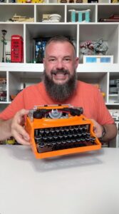 Read more about the article Orange Version of the LEGO Typewriter